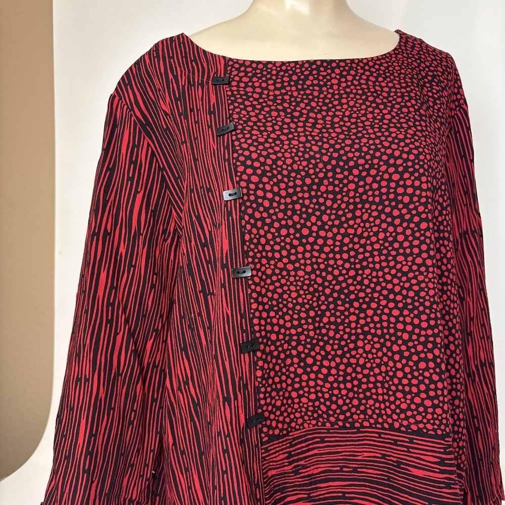 Ali Miles Artsy Red/Black Double Print Blouse W/Unique Buttons Size XL - Picture 2 of 11